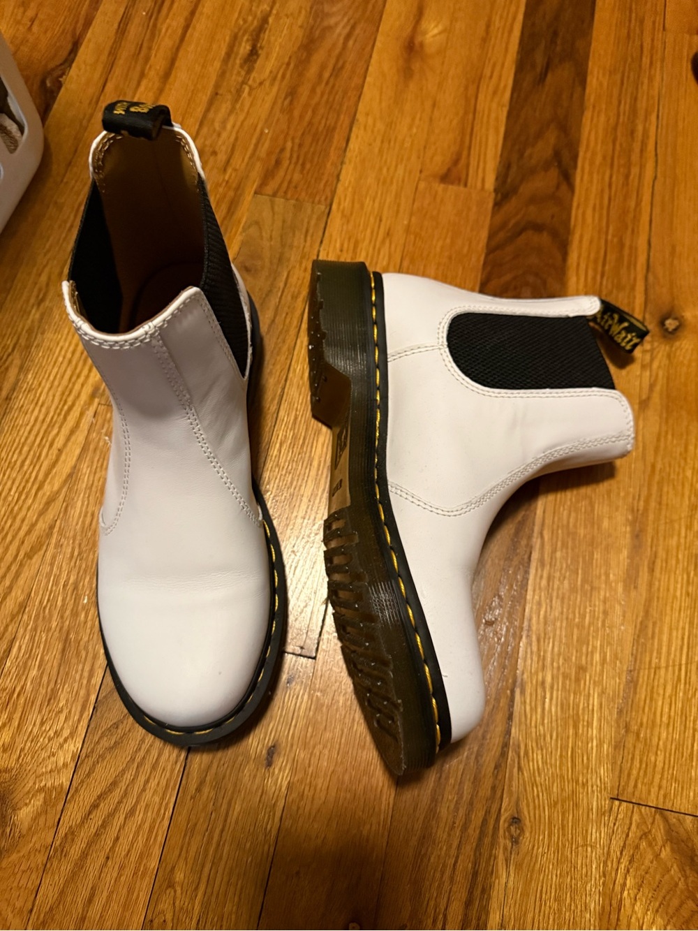 Dr. Martens 2976 White Leather Chelsea Boot sz 41 / 9